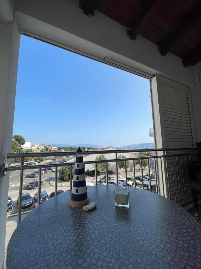 Apartment Xena Novi Vinodolski - Balcony And Sea View - First Row To The Sea Экстерьер фото