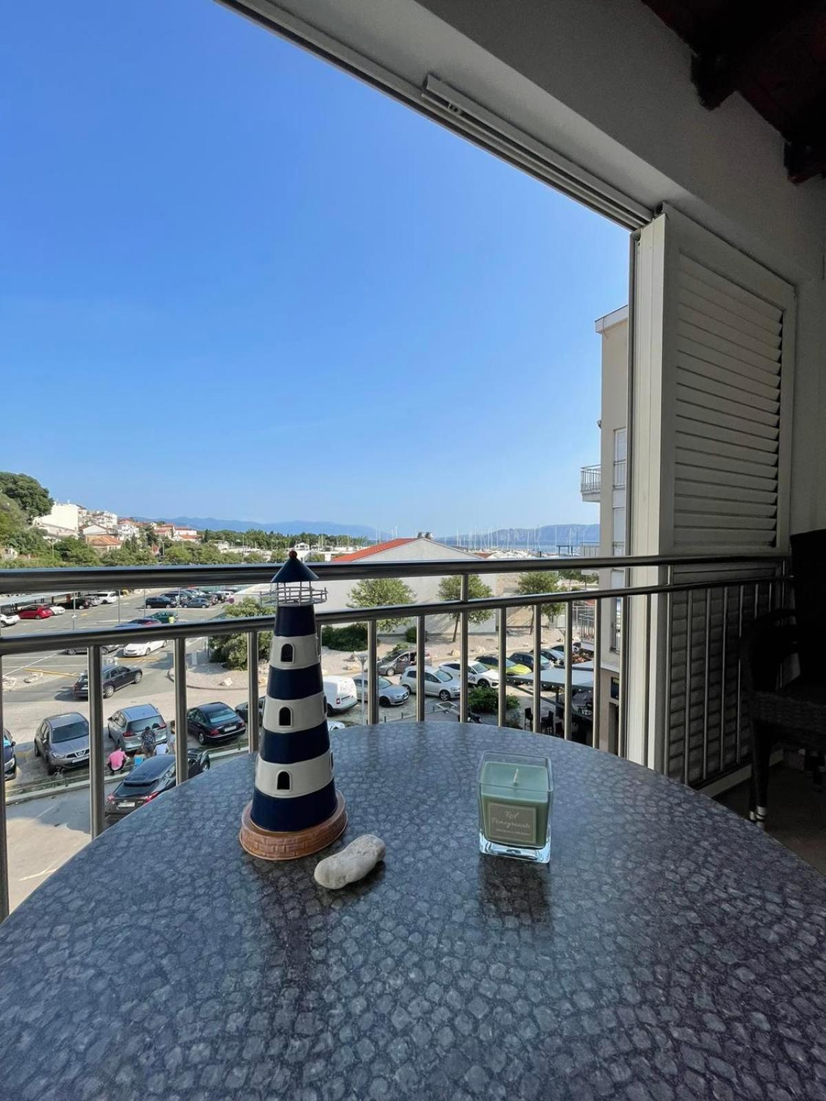 Apartment Xena Novi Vinodolski - Balcony And Sea View - First Row To The Sea Экстерьер фото