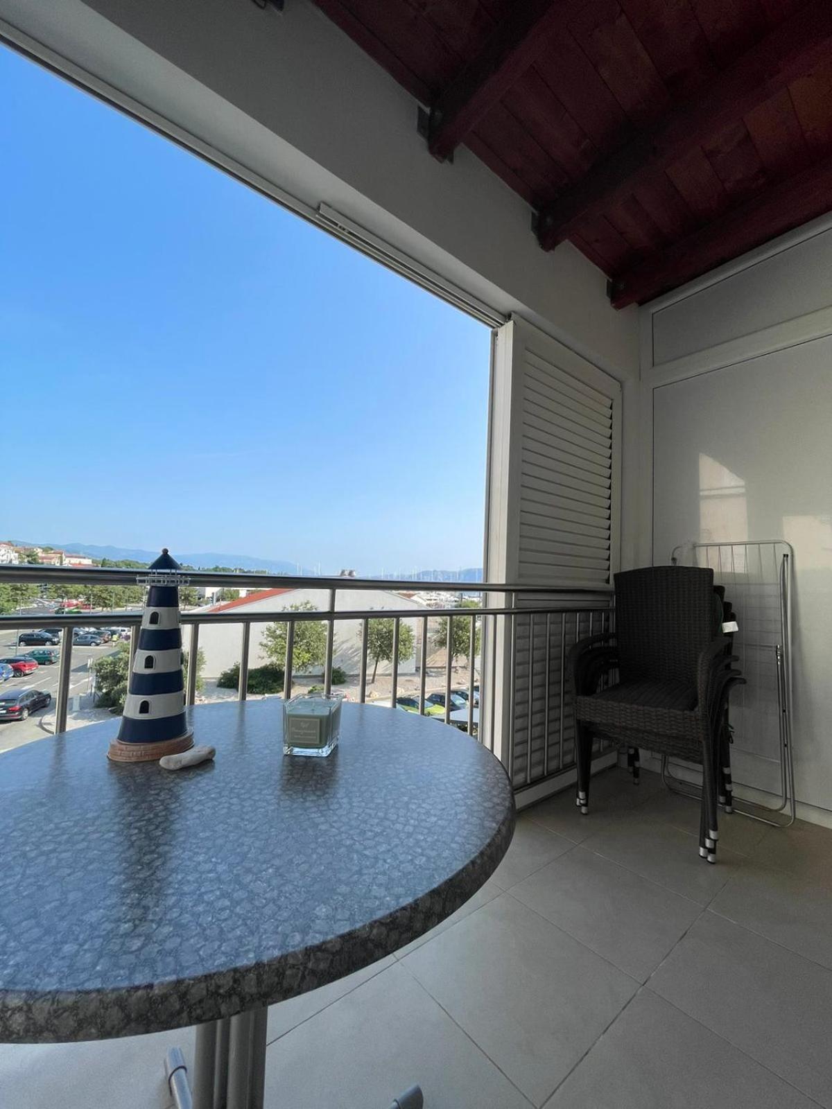 Apartment Xena Novi Vinodolski - Balcony And Sea View - First Row To The Sea Экстерьер фото